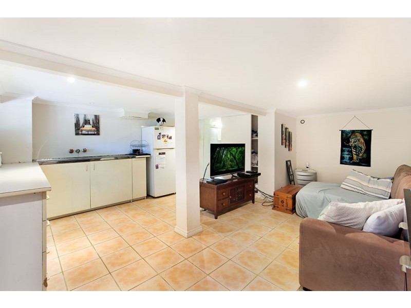 19 Warana Avenue, Southport QLD 4215