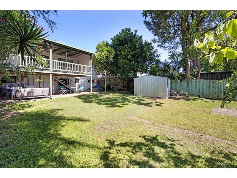 19 Warana Avenue, Southport QLD 4215
