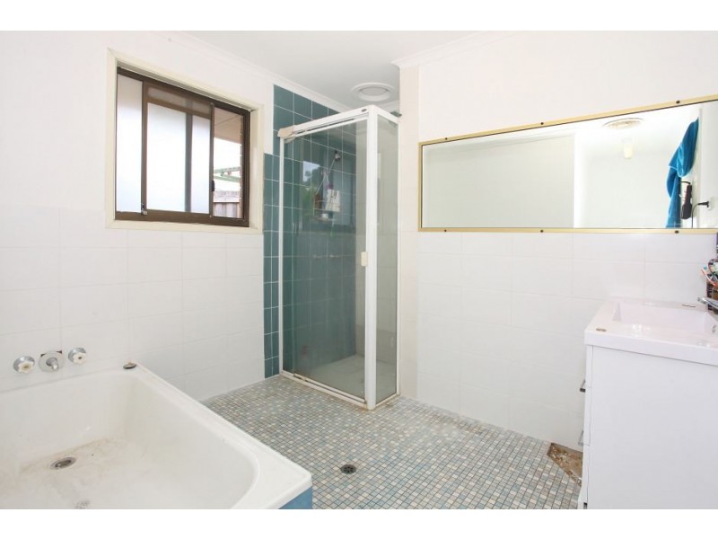 24 Mingaletta Drive, Ashmore QLD 4214