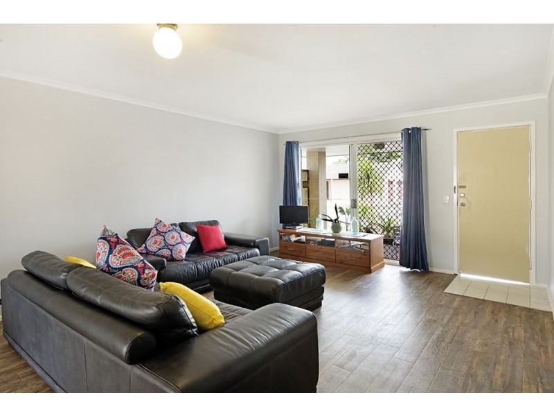 8/128 Benowa Road, Southport QLD 4215