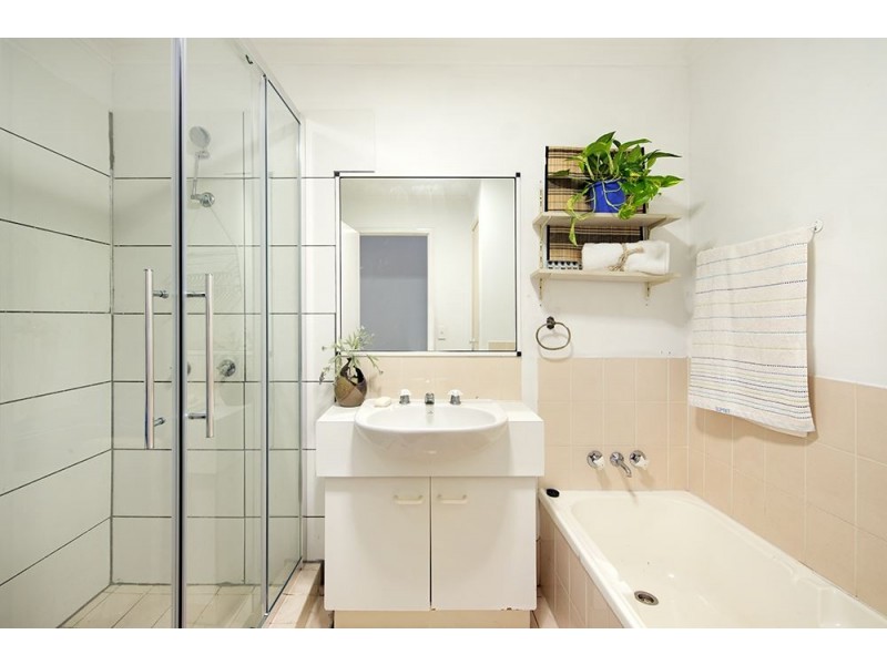 8/128 Benowa Road, Southport QLD 4215