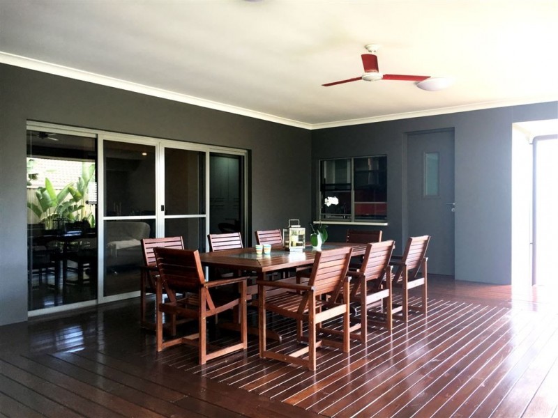 8 Stringybark Drive, Molendinar QLD 4214