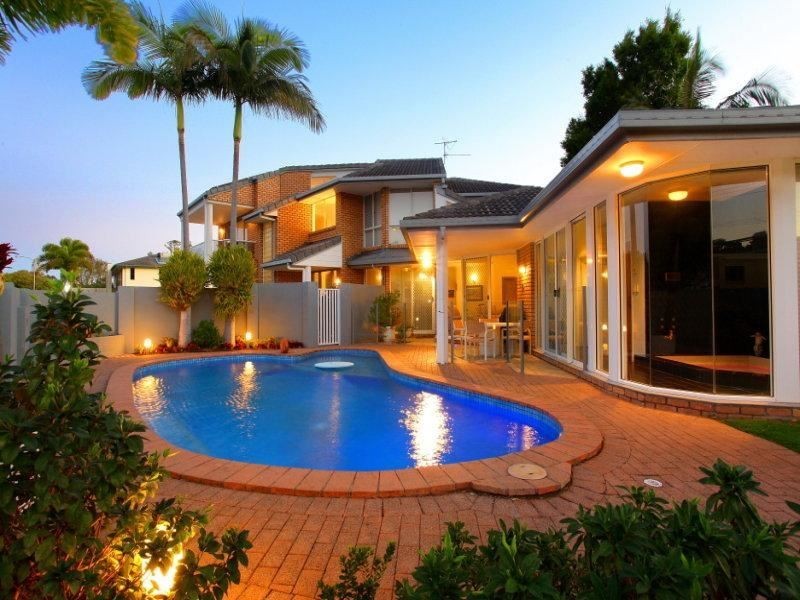 2 Biggs Place, Southport QLD 4215
