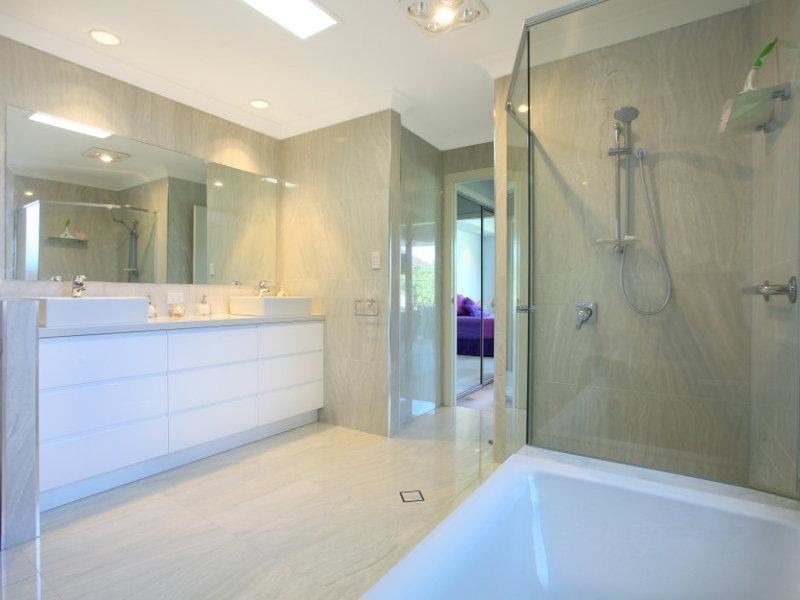 2 Biggs Place, Southport QLD 4215