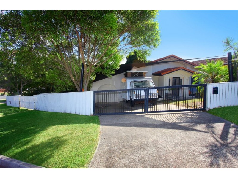 4 Warrigal Crescent, Ashmore QLD 4214