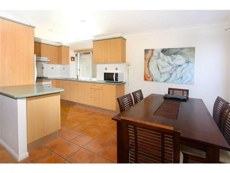 4 Warrigal Crescent, Ashmore QLD 4214