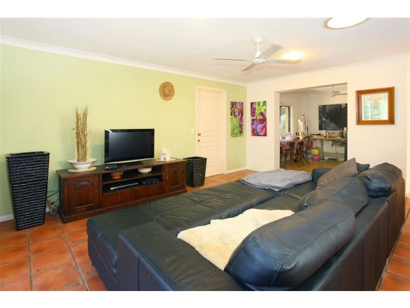 4 Warrigal Crescent, Ashmore QLD 4214