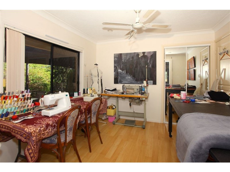 4 Warrigal Crescent, Ashmore QLD 4214