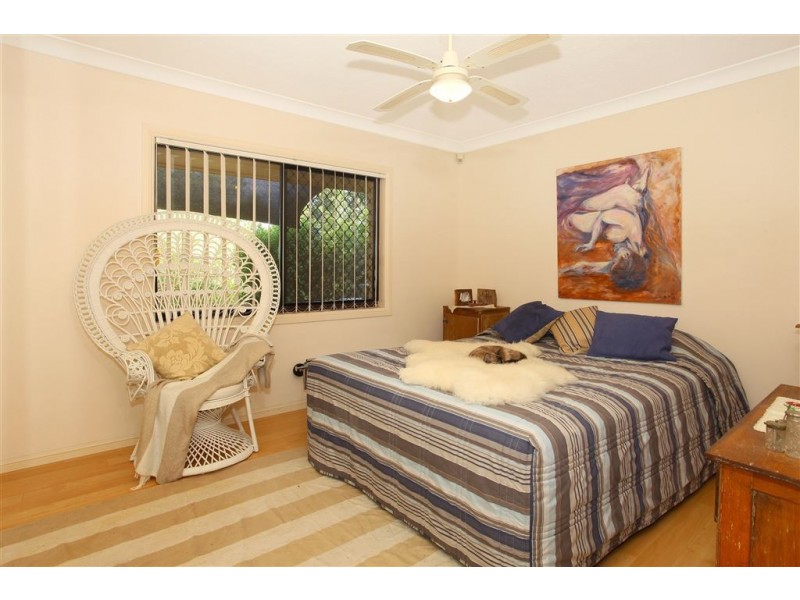4 Warrigal Crescent, Ashmore QLD 4214