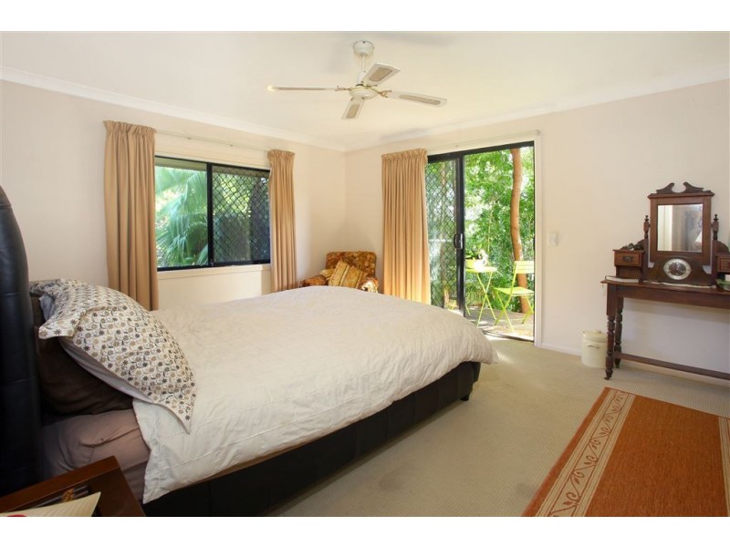 4 Warrigal Crescent, Ashmore QLD 4214