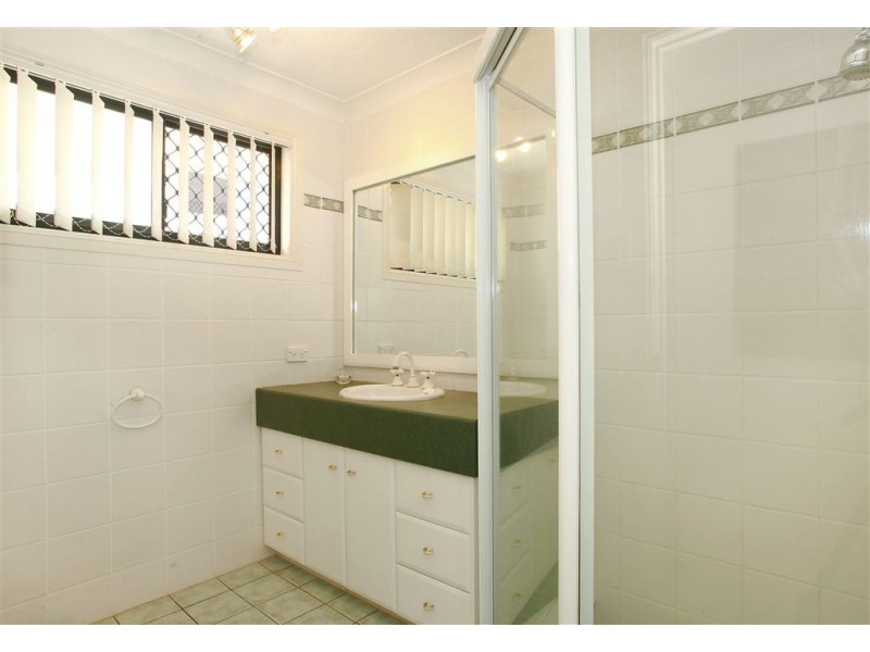 4 Warrigal Crescent, Ashmore QLD 4214