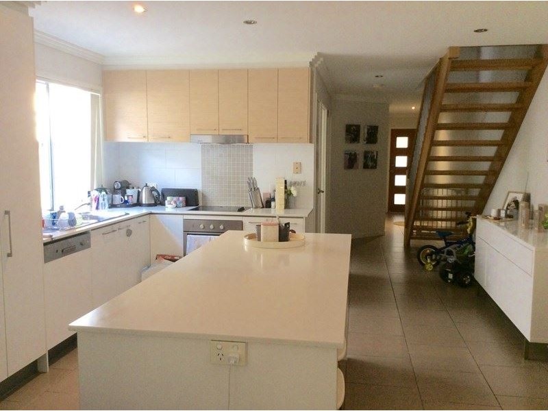 2/5A Ashton Street, Labrador QLD 4215