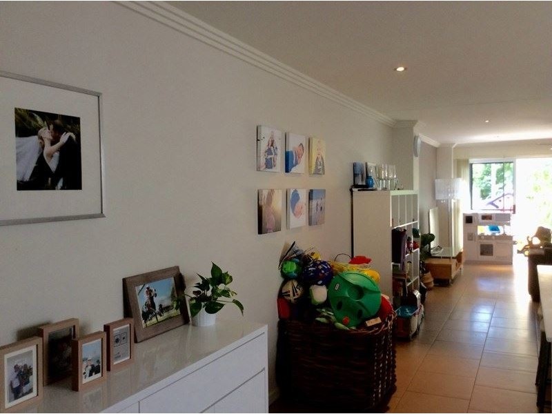 2/5A Ashton Street, Labrador QLD 4215