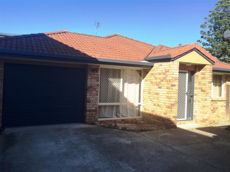 2/8 Government Road, Labrador QLD 4215