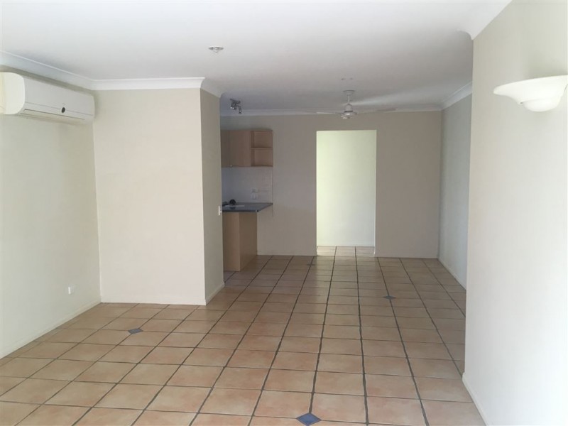 2/8 Government Road, Labrador QLD 4215
