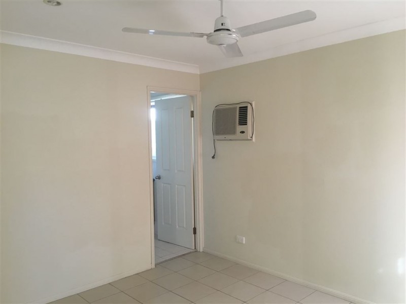 2/8 Government Road, Labrador QLD 4215