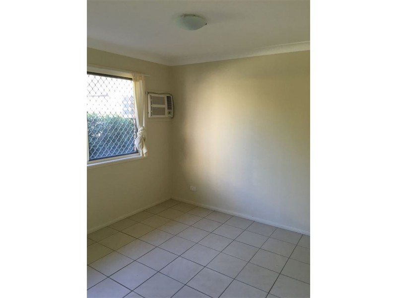 2/8 Government Road, Labrador QLD 4215