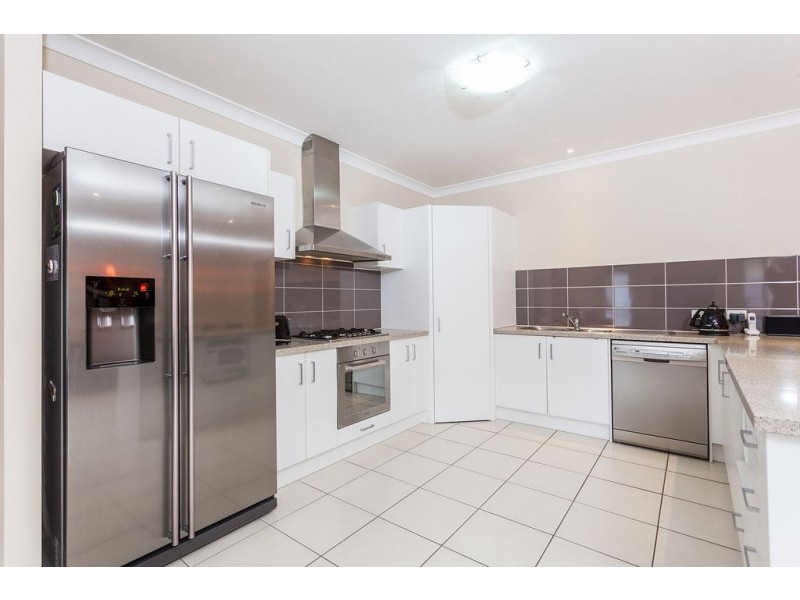 95 Roberts Drive, Maudsland QLD 4210