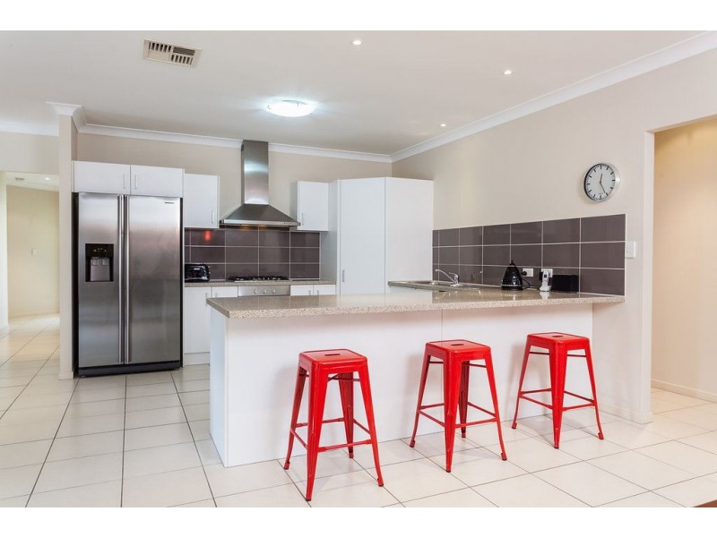 95 Roberts Drive, Maudsland QLD 4210