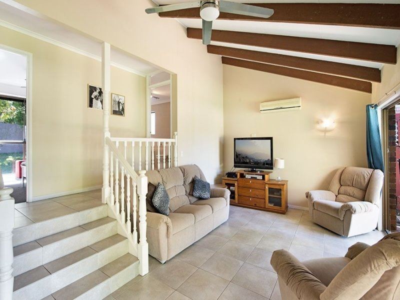 4 Lunar Court, Benowa QLD 4217