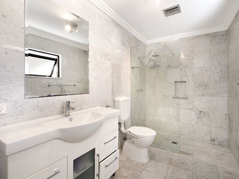 4 Lunar Court, Benowa QLD 4217