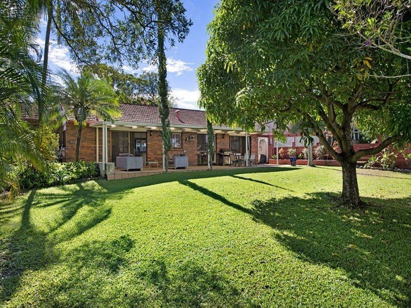 4 Lunar Court, Benowa QLD 4217