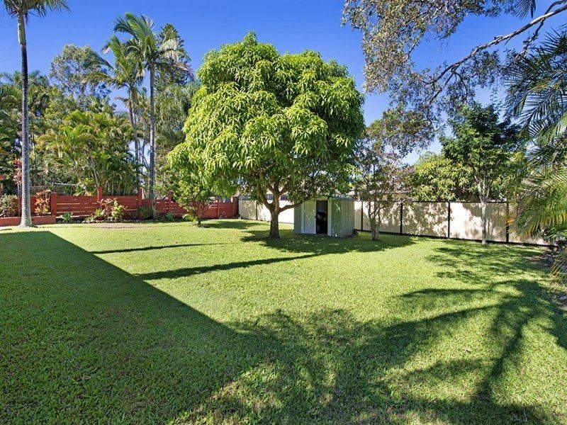 4 Lunar Court, Benowa QLD 4217