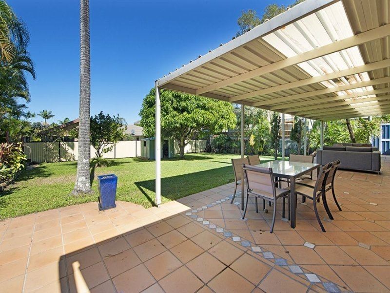 4 Lunar Court, Benowa QLD 4217