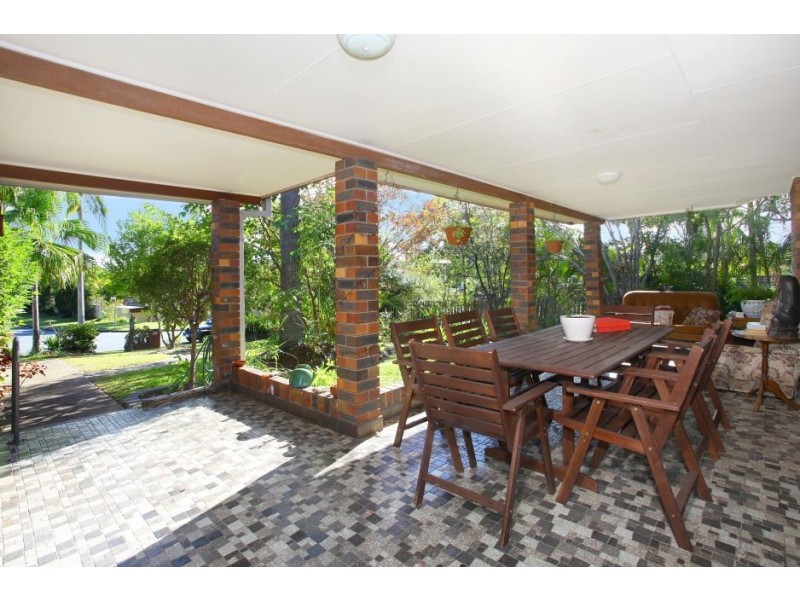 4 Binalong Drive, Ashmore QLD 4214