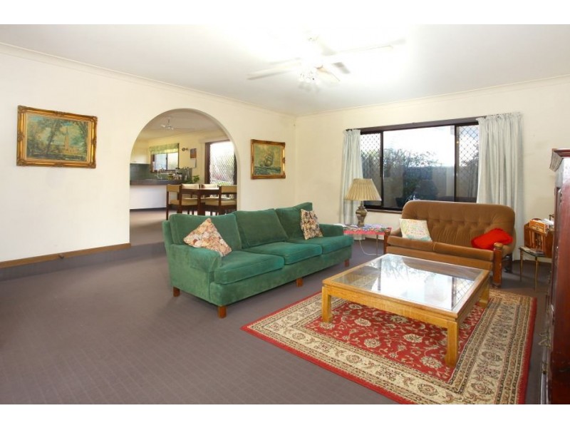 4 Binalong Drive, Ashmore QLD 4214