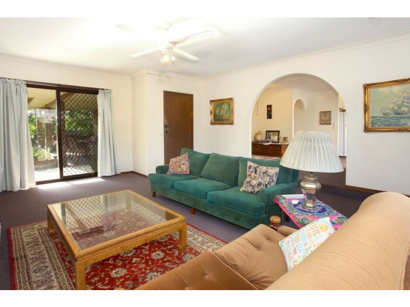 4 Binalong Drive, Ashmore QLD 4214
