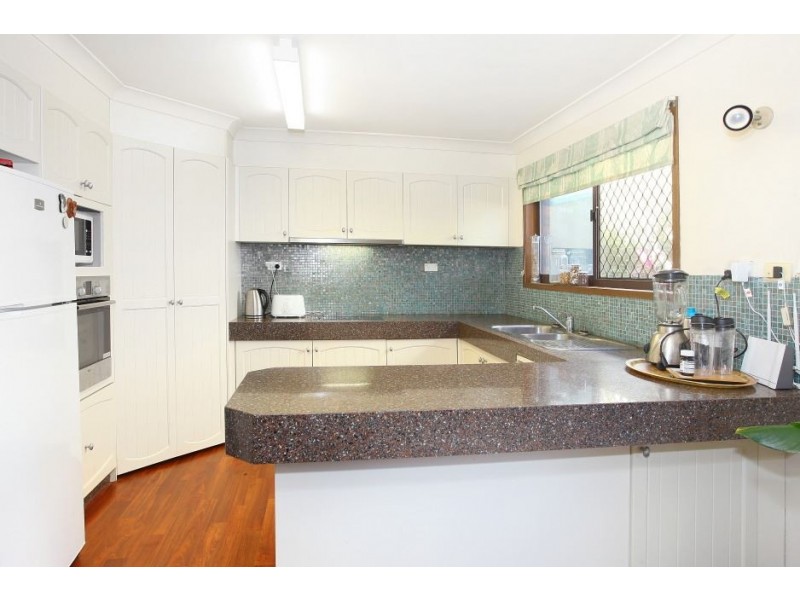 4 Binalong Drive, Ashmore QLD 4214