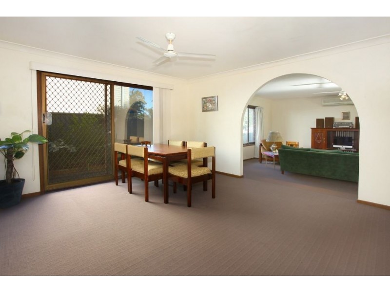 4 Binalong Drive, Ashmore QLD 4214