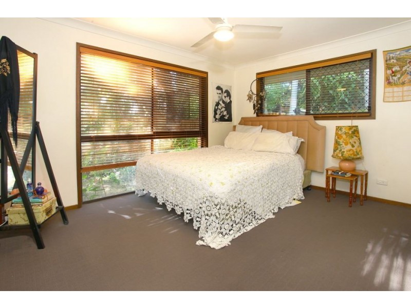 4 Binalong Drive, Ashmore QLD 4214