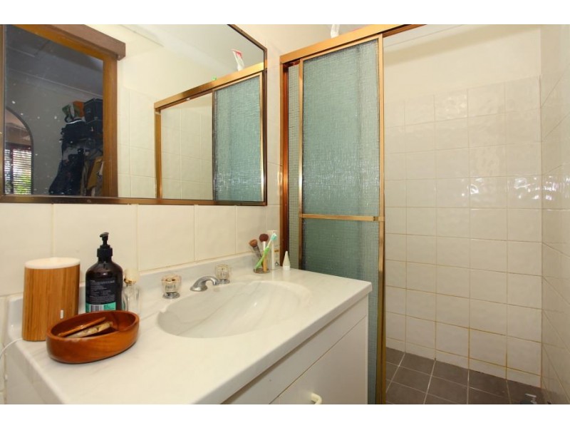 4 Binalong Drive, Ashmore QLD 4214