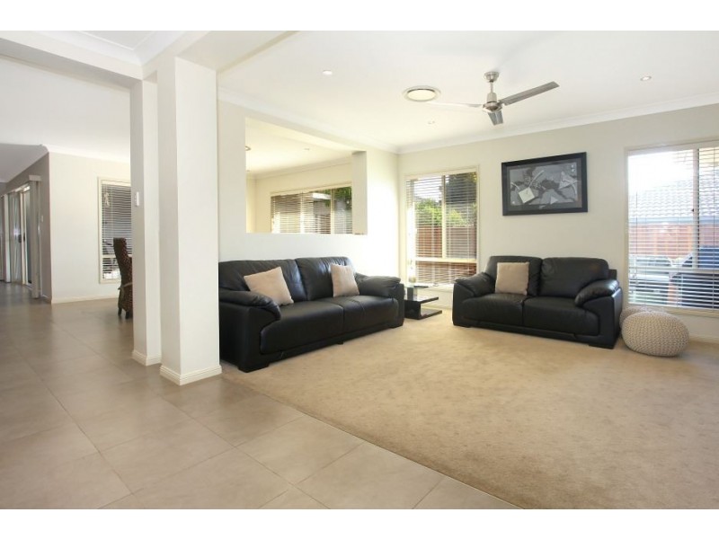 3 St Maarten Crescent, Oxenford QLD 4210