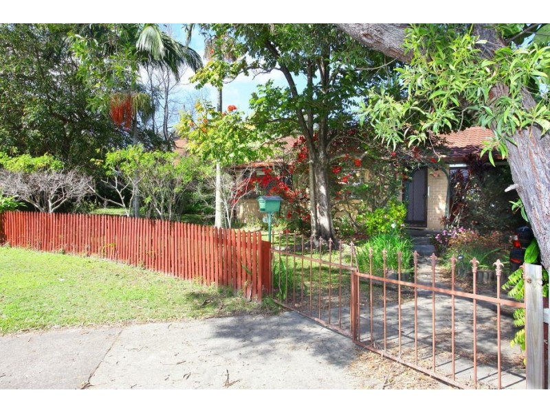 36 Warana Avenue, Southport QLD 4215