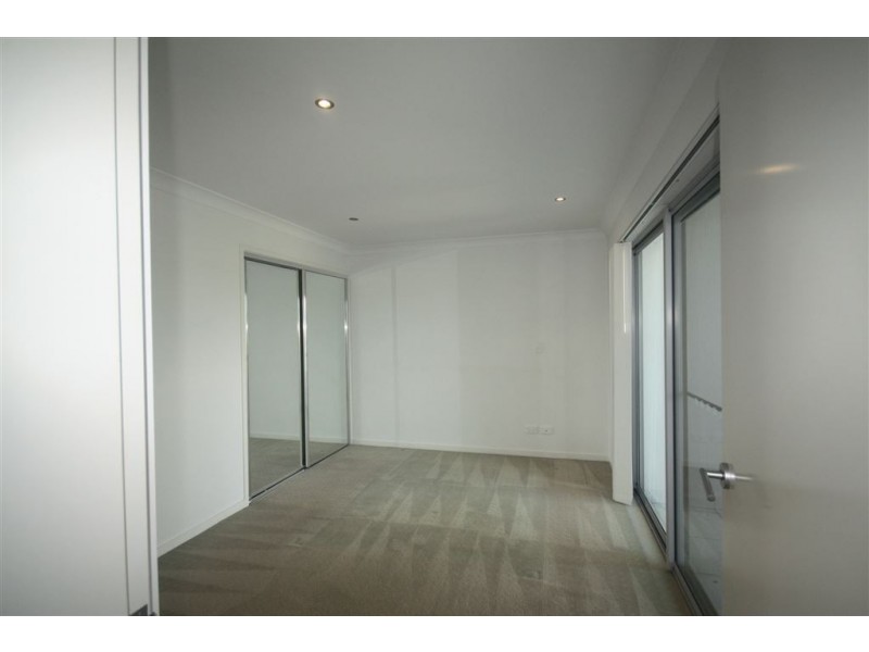 12/161 Marine Pde, Southport QLD 4215