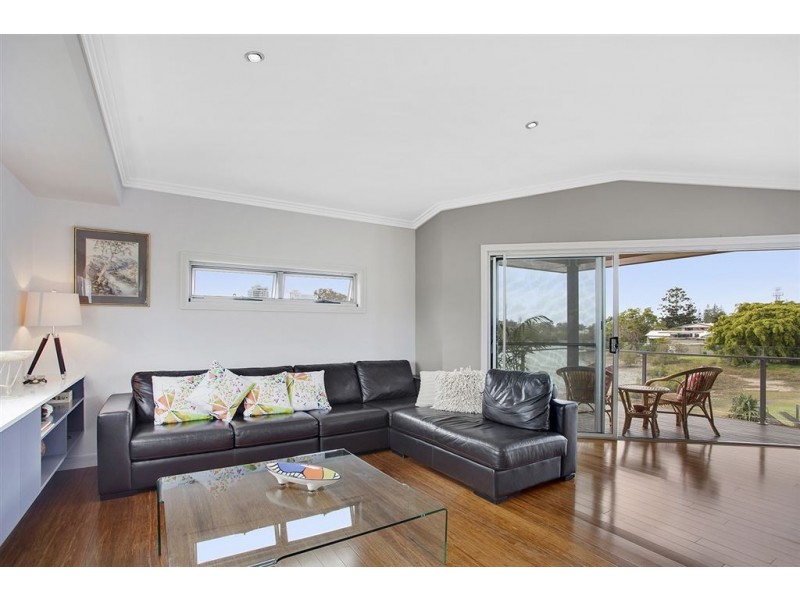 2/3 Tuesley Court, Southport QLD 4215