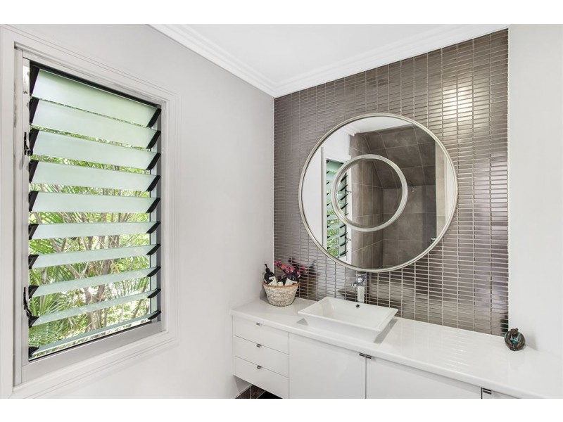 2/3 Tuesley Court, Southport QLD 4215