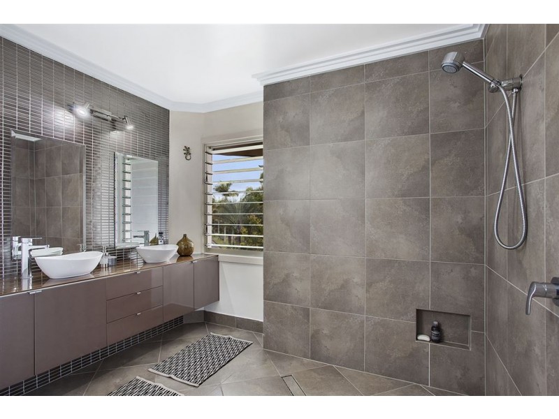 2/3 Tuesley Court, Southport QLD 4215