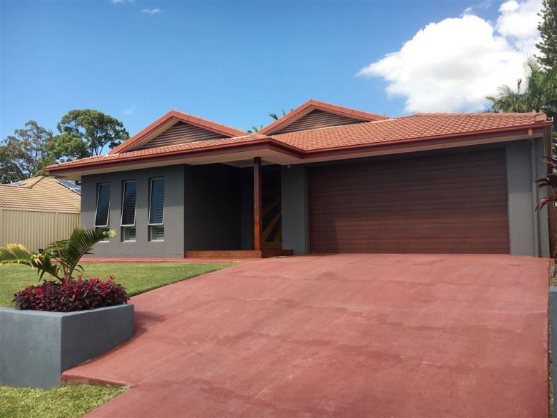 8 Stringybark Drive, Molendinar QLD 4214