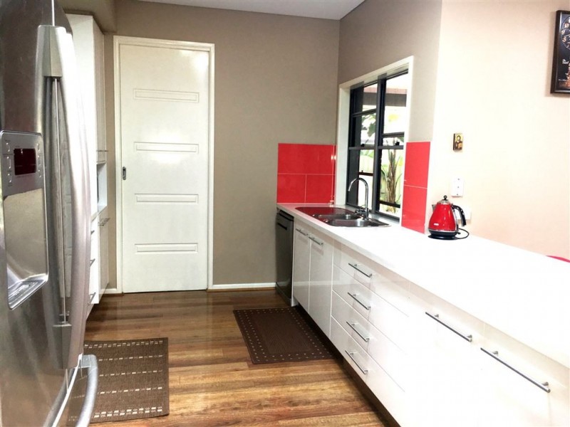 8 Stringybark Drive, Molendinar QLD 4214