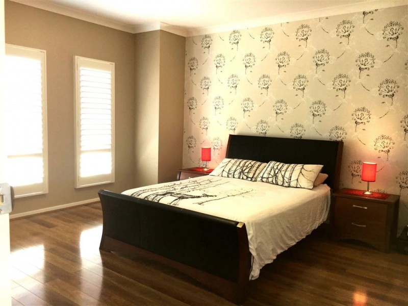 8 Stringybark Drive, Molendinar QLD 4214