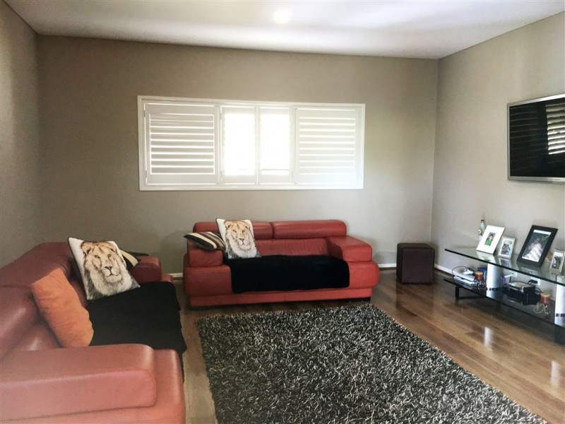 8 Stringybark Drive, Molendinar QLD 4214