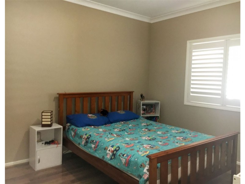 8 Stringybark Drive, Molendinar QLD 4214