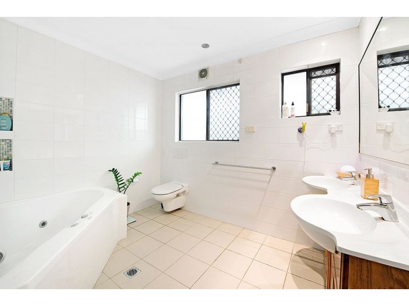 26 Eileen Avenue, Southport QLD 4215