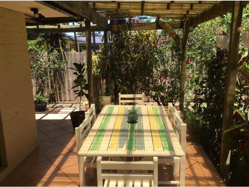 19 Dunkeith Avenue, Benowa QLD 4217