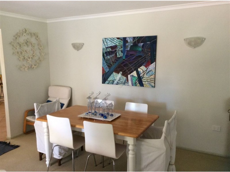 19 Dunkeith Avenue, Benowa QLD 4217