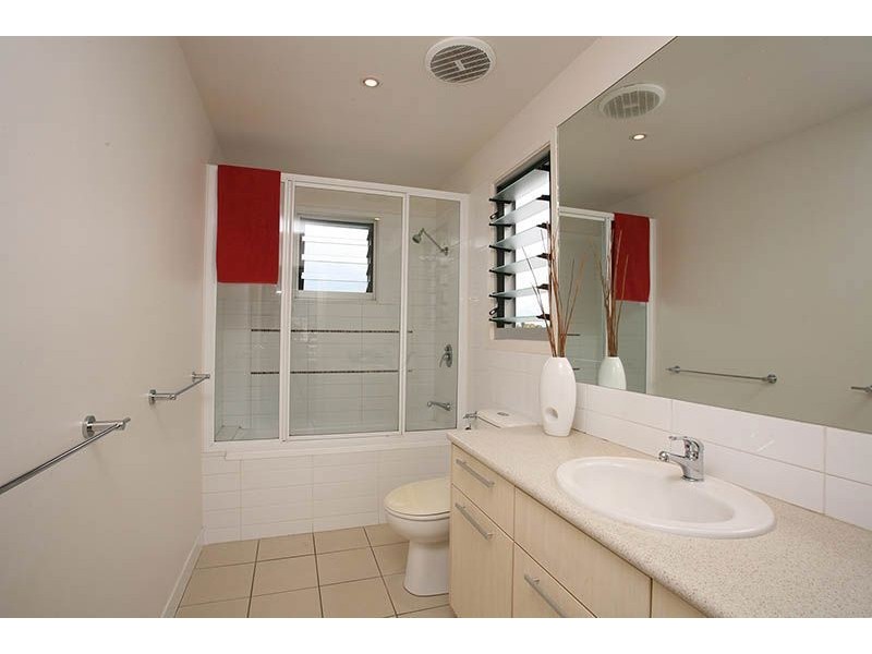 16 Walter Street, Labrador QLD 4215